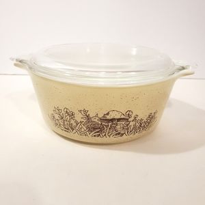 🍄 Vintage Pyrex - Forest Fancies mushroom print casserole dish - 472 B 🍄